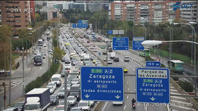 La nieve y la lluvia complican el tráfico en Madrid