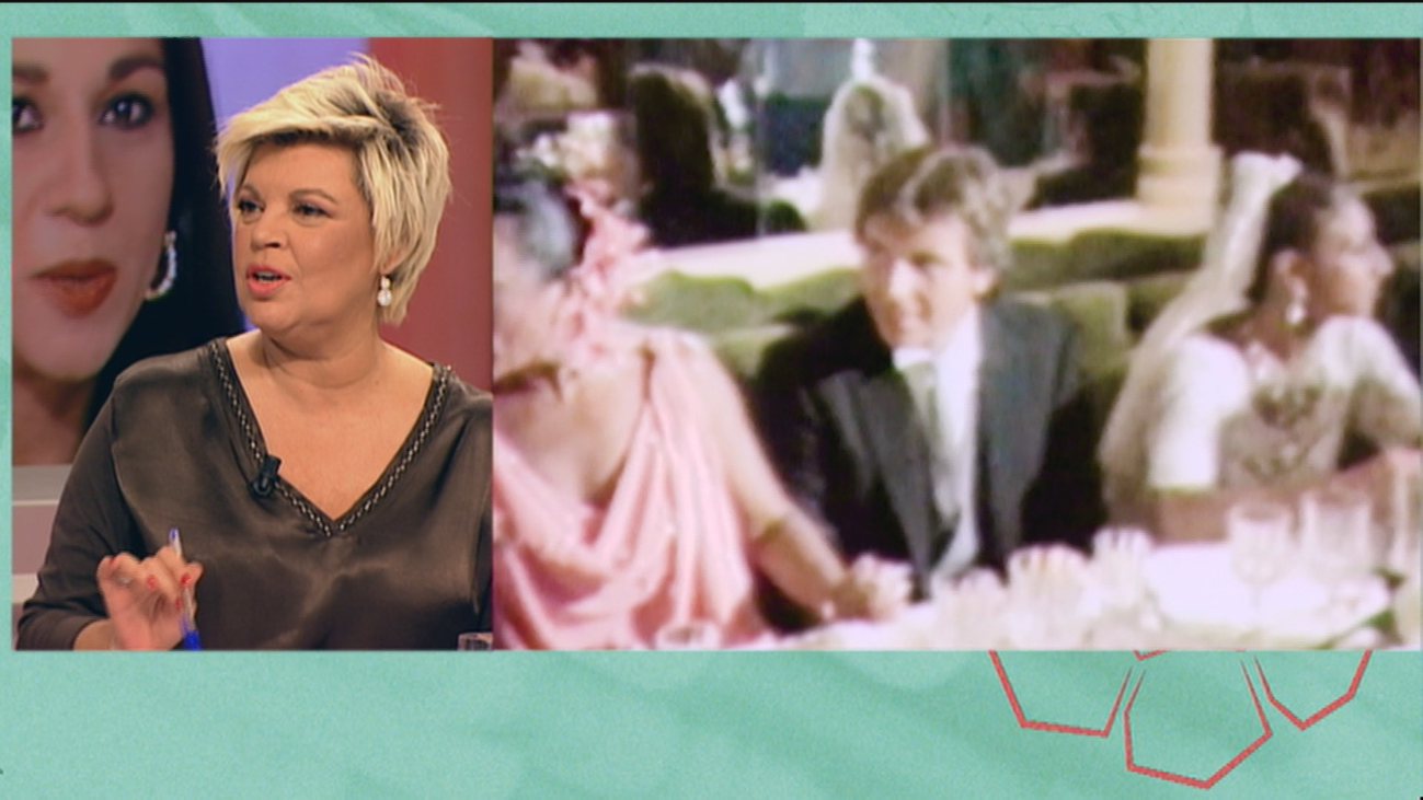 La boda de Lolita congregó a tanto público que no podía llegar al altar