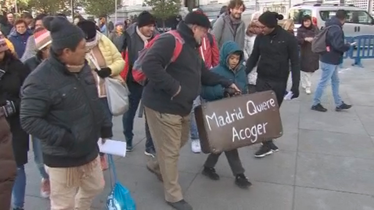 Protesta de los refugiados que duermen frente al Samur Social