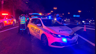 Dos heridos, uno grave, tras caer de una moto al incorporarse a la M-30