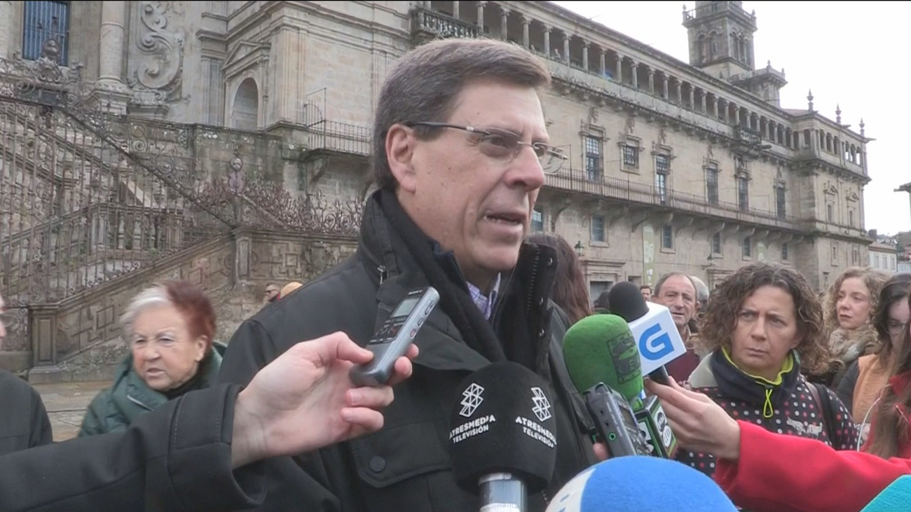 Un minuto de silencio en Santiago en memoria de Diana Quer