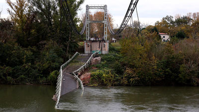 Dos muertos por el derrumbe de un puente en Toulouse (Francia)