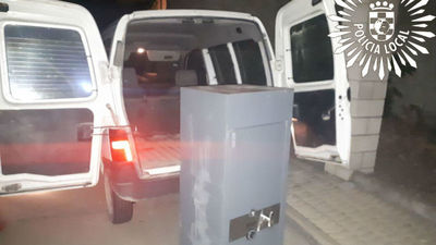Abandonan una caja fuerte al ser sorprendidos por la Policía de Pinto