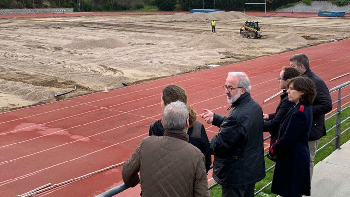 Concejales de Ciudadanos visitan las obras de la pista de atletismo de Majadahonda