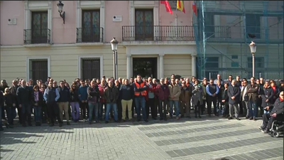 Concentración de taxistas en Alcalá para condenar el "cruel asesinato" de un compañero