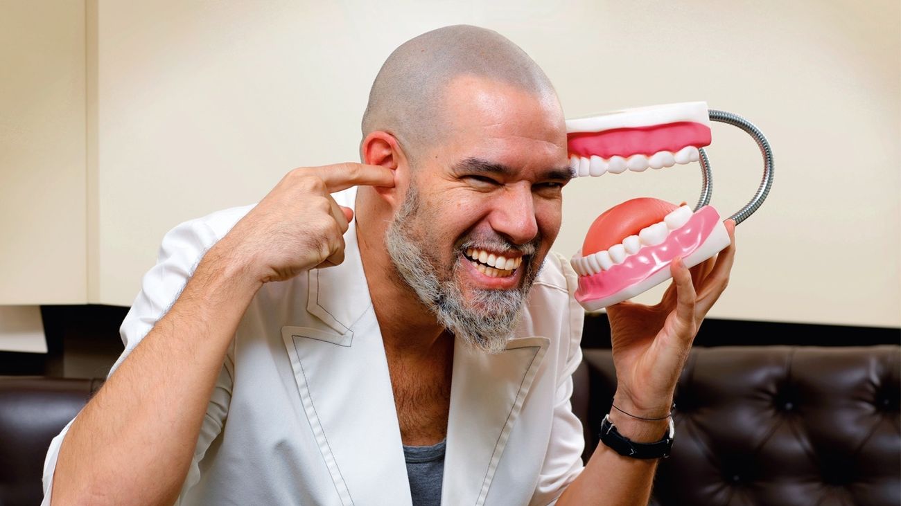 Iván Malagón: "La dentadura dorada a 'lo Rosalía' puede provocar fracturas en los dientes"