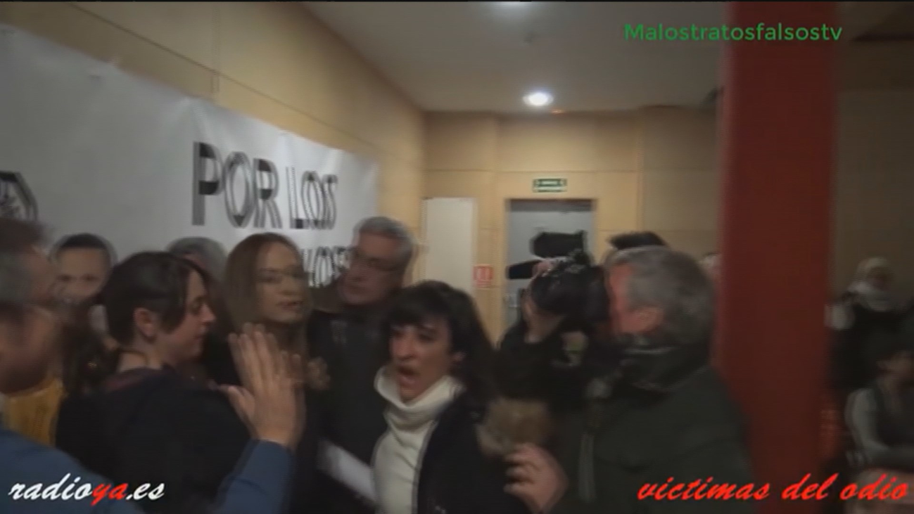 Escrache en Alcobendas a la diputada de Vox que llamó "cáncer" al feminismo