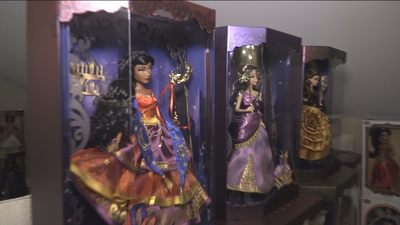 La curiosa afición de una vecina de Valdemoro por las muñecas Disney