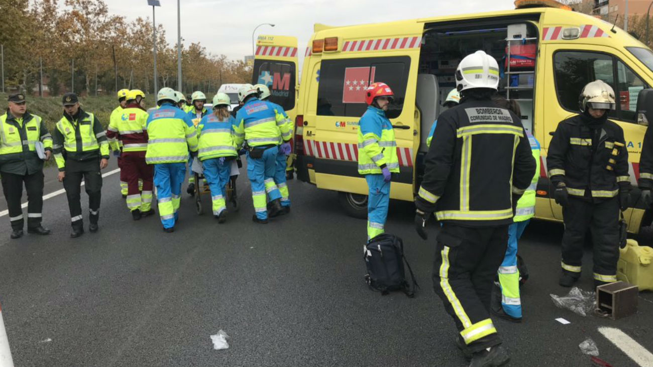 Herido grave tras quedar atrapado con su moto bajo otro vehículo en la A-42