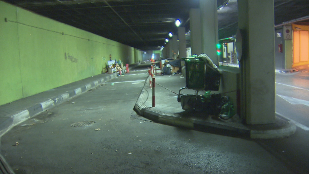 El Ayuntamiento instalará cámaras para evitar que los sintecho vivan en los túneles