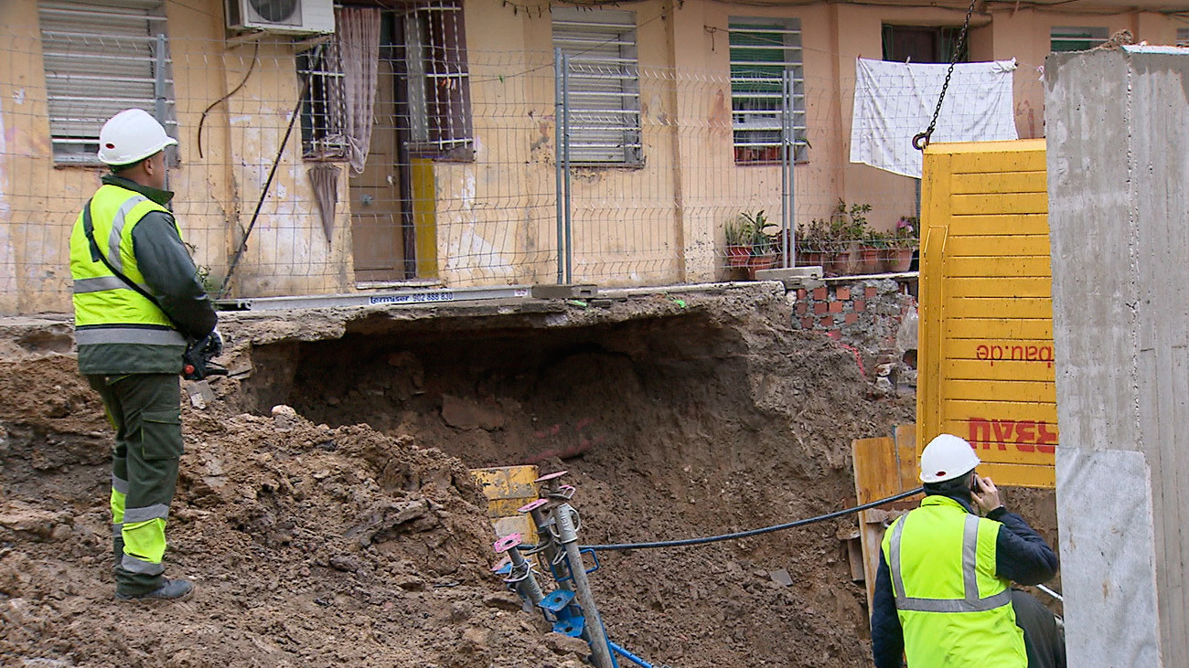 Las familias evacuadas en Lucero denuncian las condiciones del edificio