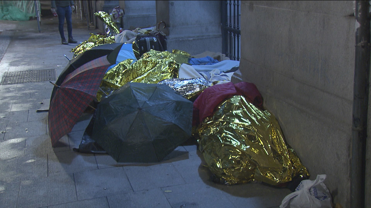 Almeida pide por carta a Sánchez que dé soluciones a los refugiados