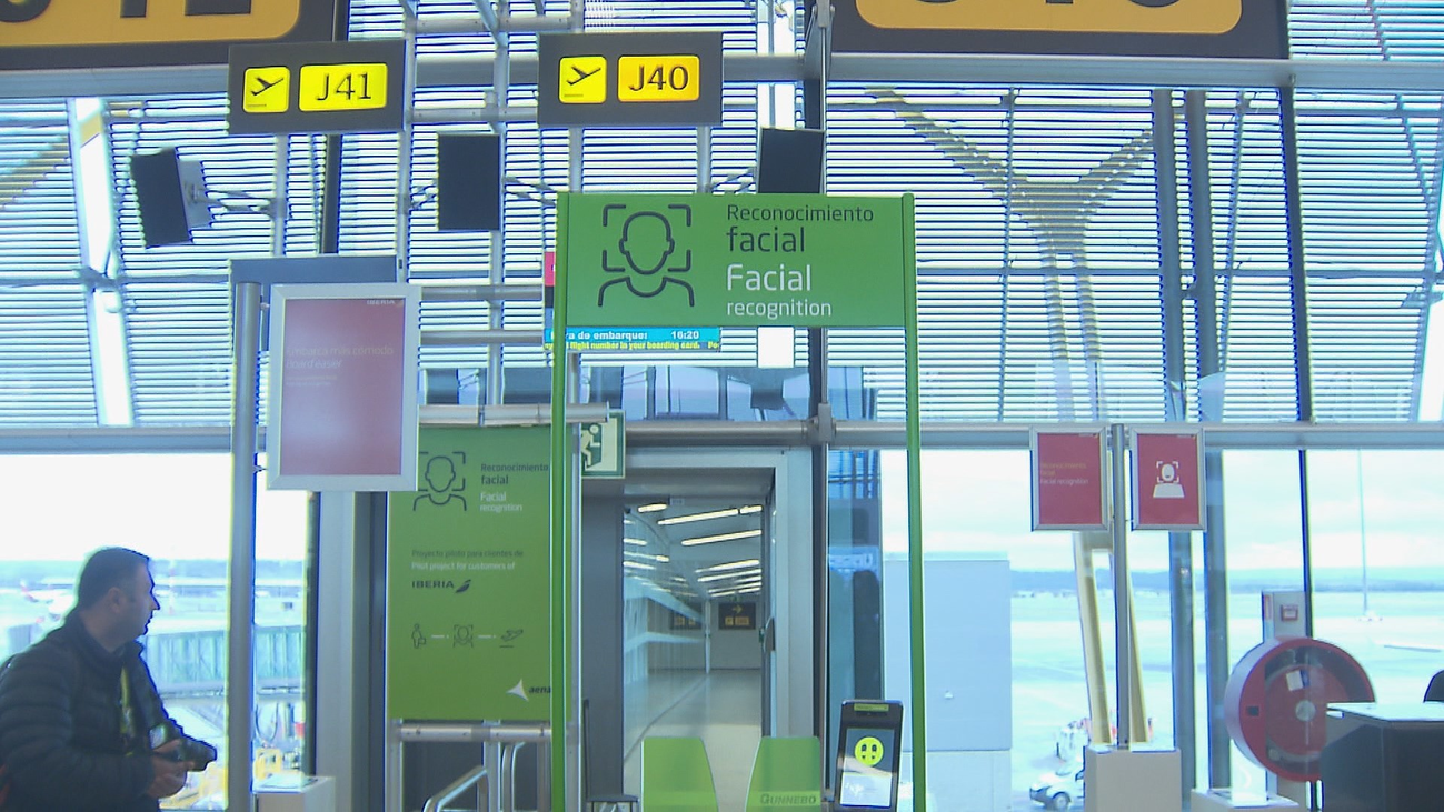Volar por la cara ya es posible en Barajas