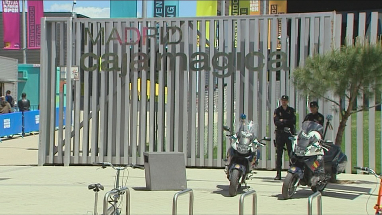 Roban a varios periodistas de madrugada en la Caja Mágica