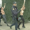 Activistas de Femen irrumpen en una marcha contra la ley de memoria histórica