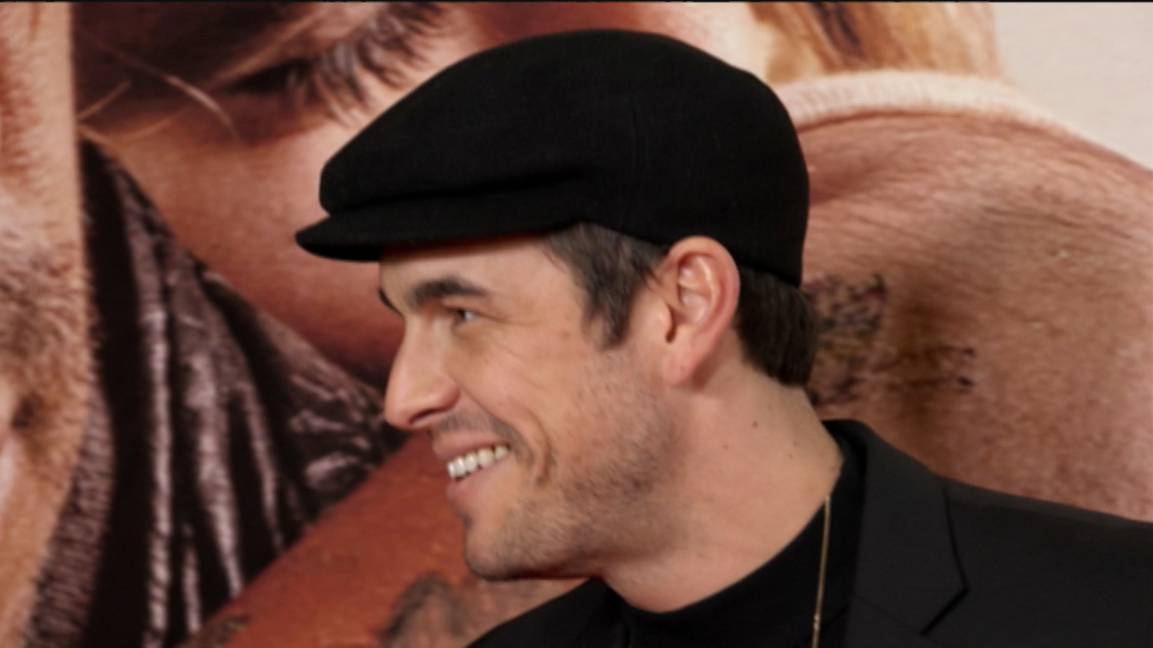 Mario Casas se emociona al hablar de su padre: “Me lo ha enseñado todo”