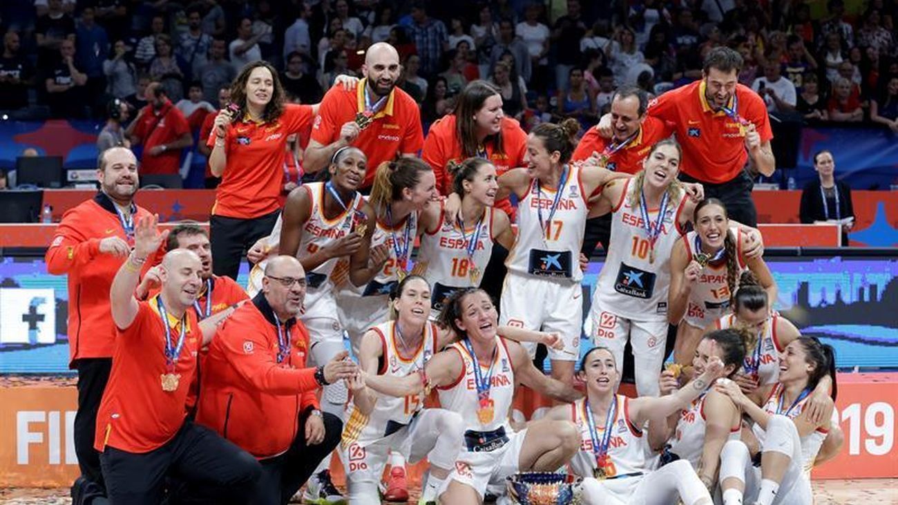 Atocha acoge las últimas Copas del  Mundo y de Europa ganadas por España