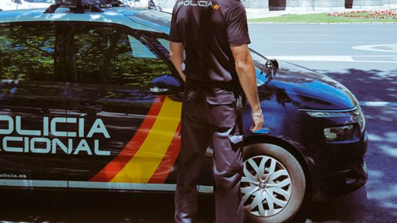 Un agente de la Policía Nacional