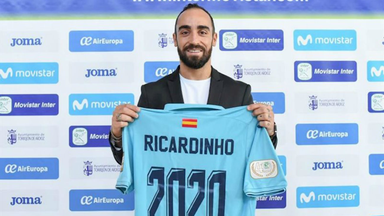 Javier Lorente: "Se han ido grandes jugadores y el equipo sigue ganando"