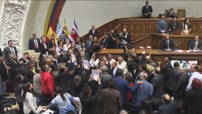 La intervención de diputados del PP en la Asamblea venezolana acaba en trifulca