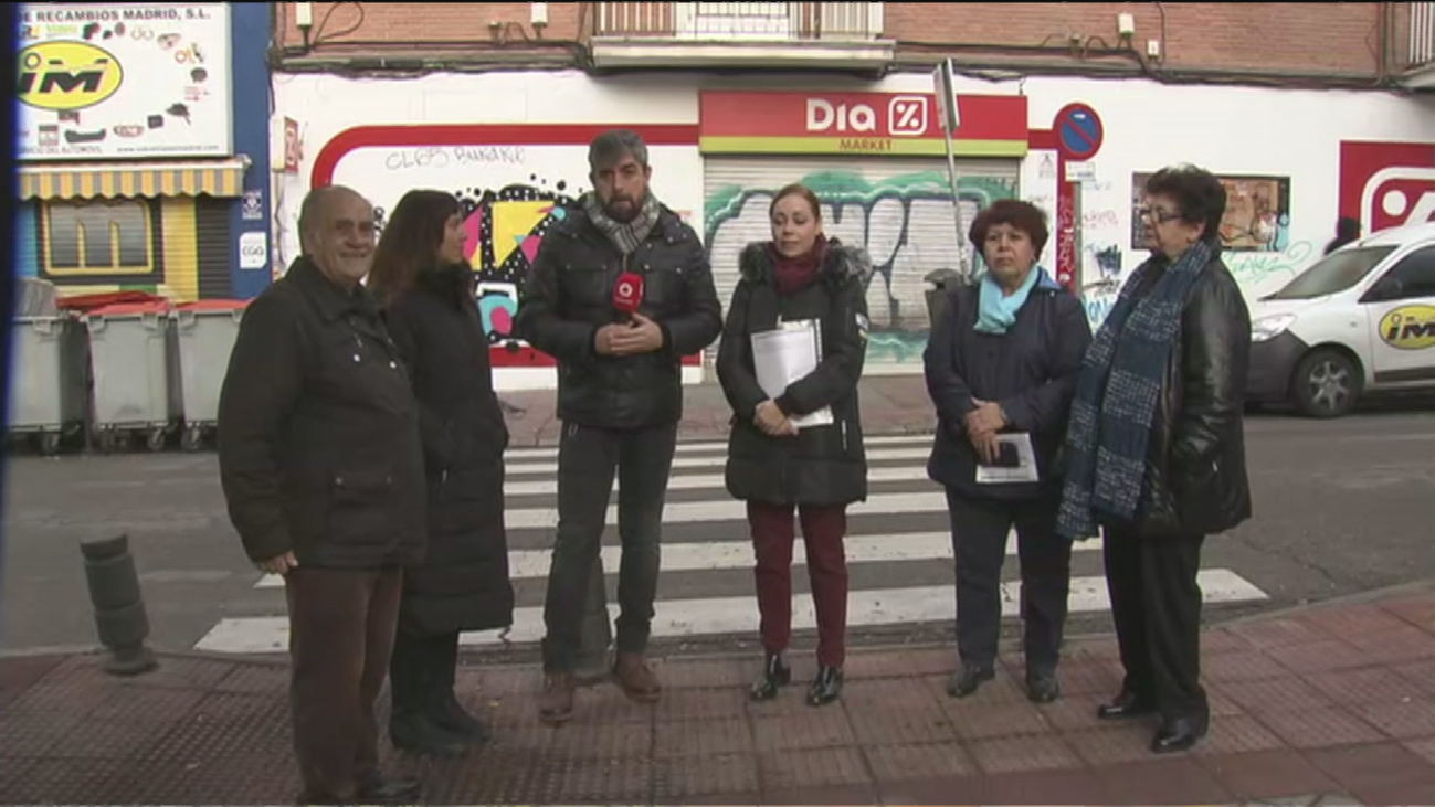 Enfado vecinal por el ruido nocturno provocado por un supermercado en Latina