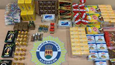 Intervenidos en Alcorcón decenas de comestibles caducados y artículos falsos