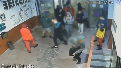 Un grupo de jóvenes destroza los comercios del Mercado de Santa Eugenia