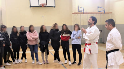 La Policía de Coslada imparte clases de defensa personal a estudiantes de Secundaria