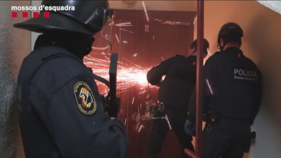 Unos 40 detenidos en un golpe de los Mossos al narcotráfico en Badalona