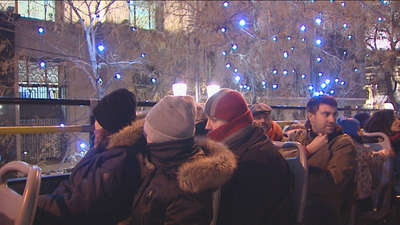 El autobús de la Navidad empieza a recorrer el centro de Madrid