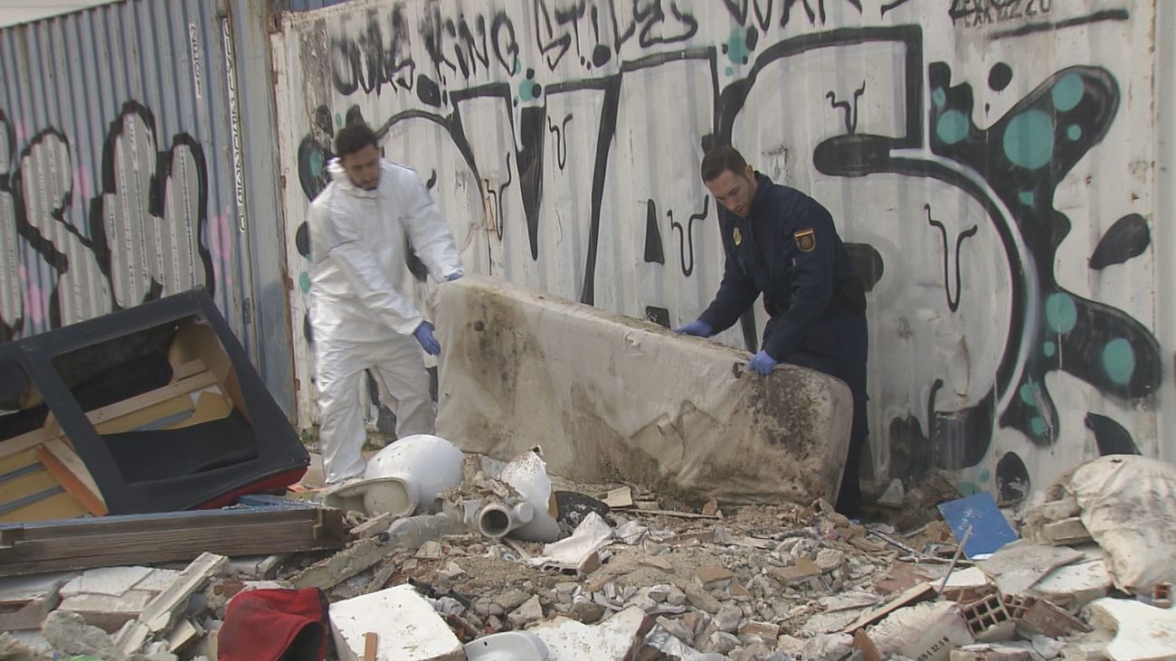 El cuerpo sin vida de la mujer estaba envuelto  en una funda de colchón