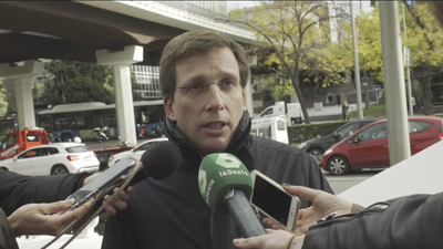 Almeida defiende la bandera de España en el Belén del Ayuntamiento