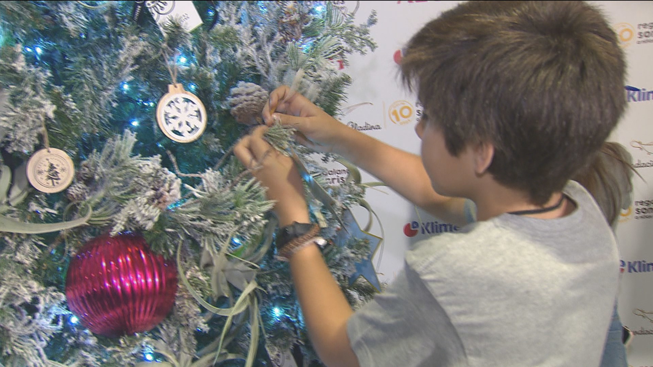 La Fundación Aladina enciende su árbol de los deseos con cuatro niños “guerreros” con cáncer