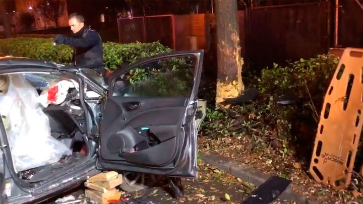 Seis heridos al estrellarse un coche contra un árbol en Alcalá de Henares