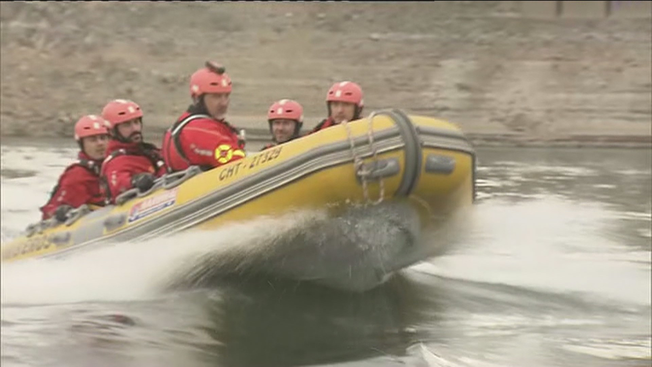 El pantano de San Juan, lugar de entrenamiento de los bomberos madrileños