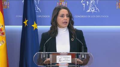 Ciudadanos pide a Sánchez una reunión a tres con Casado para formar Gobierno moderado