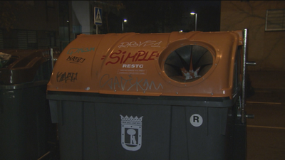 Un anciano muere dentro de un contenedor en Vicálvaro al comprobar si había reciclado correctamente