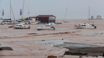 Un centenar de evacuados en la localidad murciana de Los Alcázares por la DANA
