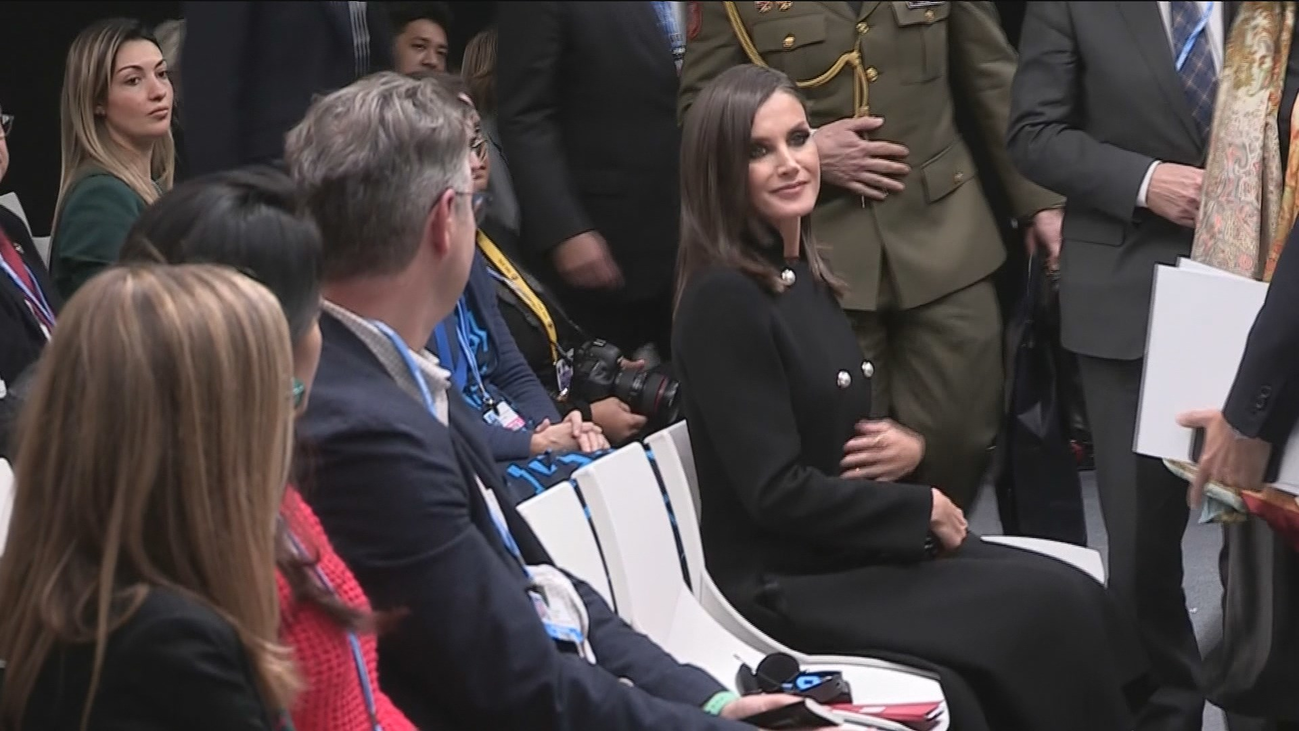 La Reina Letizia visita  la Cumbre del Clima de Madrid