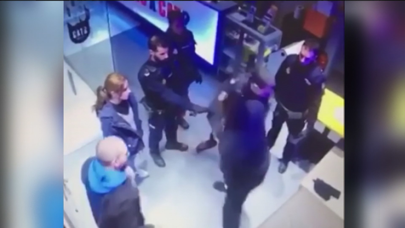 El huésped de un hotel del centro de Madrid se lía a golpes con el recepcionista