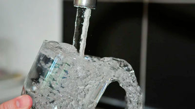 ¿Crees que los restaurantes deben servir jarras de agua gratis?