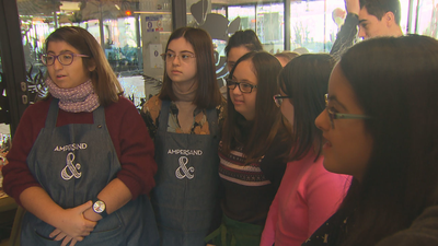 Un grupo de jóvenes con discapacidad intelectual viven su primera experiencia laboral