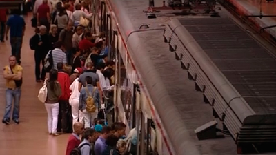 Renfe suprime 155 trenes y cifra en 11.550 los viajeros afectados en plena 'operación salida'