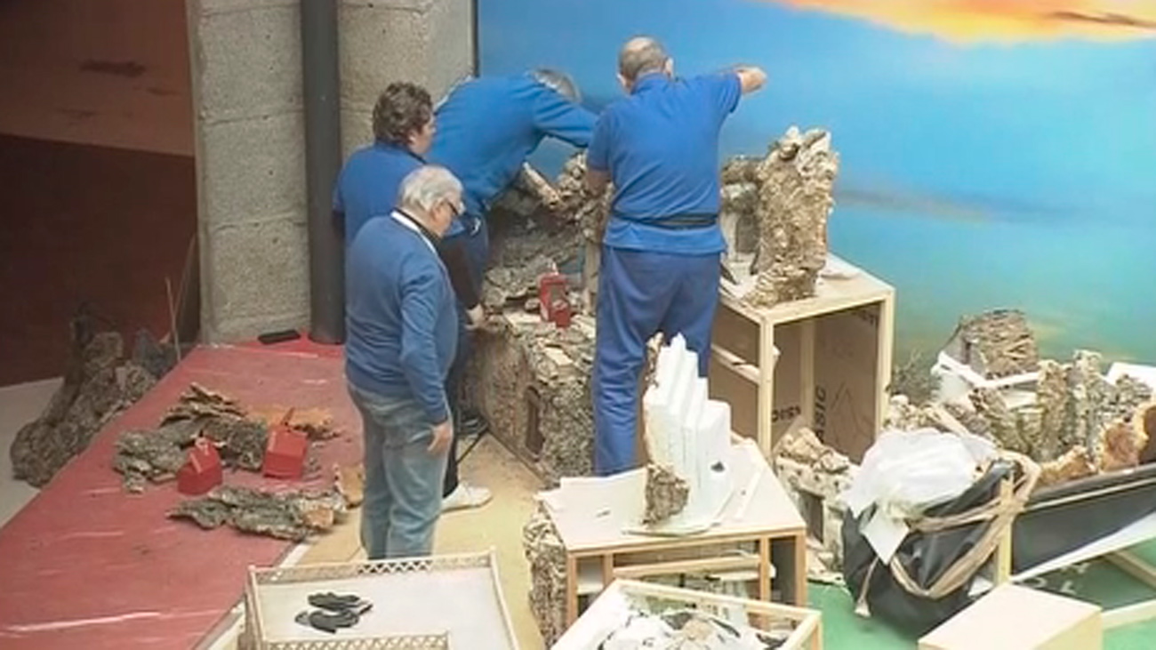 Trabajan a contrareloj para que el Belén de la Comunidad se inaugure el próximo martes