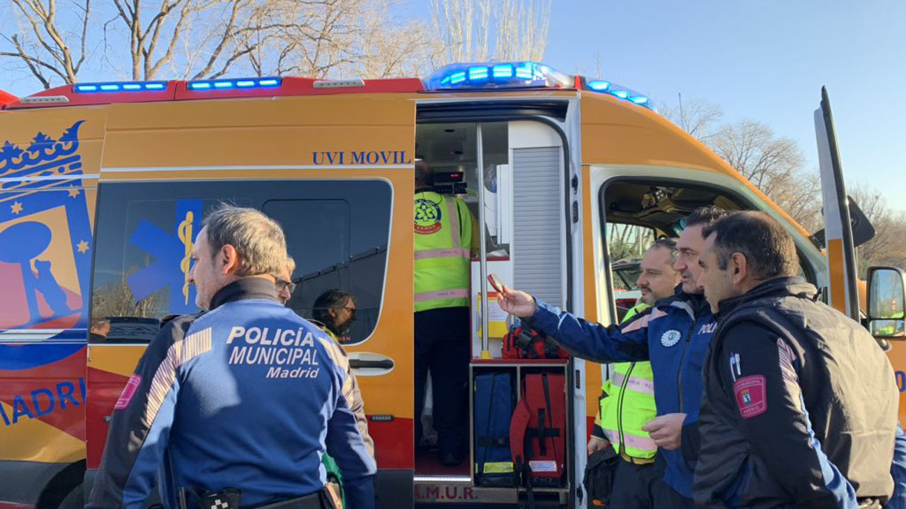 Herido grave un varón de 30 años tras caer a la calzada al perder el control de su moto en Usera