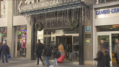 Madrid cuelga el cartel de completo por el puente