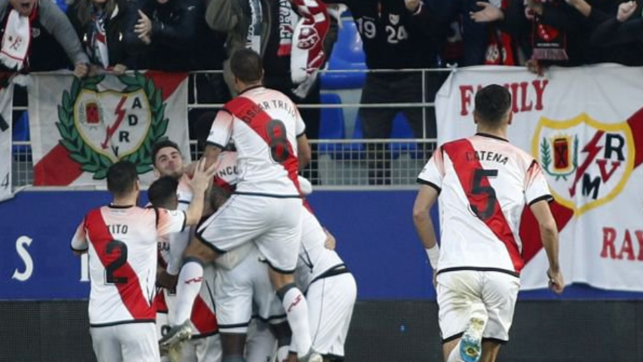 0-2. Un doblete de Pozo permite respirar al Rayo ante el Huesca