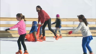 Patinaje sobre hielo en Matadero, diversión para niños y mayores