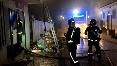 Incendio en una vivienda de dos plantas en Serranillos del Valle
