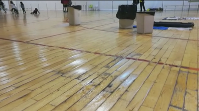 Denuncian goteras en el polideportivo Fernández Ochoa de Carabanchel